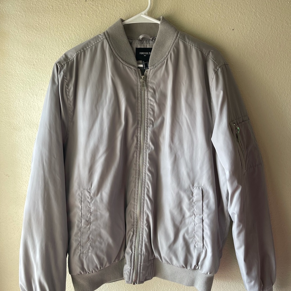 Forever 21 gray bomber jacket in good condition size L